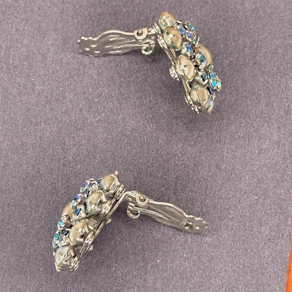 VTG Weiss Earrings Blue AB Rhinestones Faux Pearls, 50s Clip-On Signed Jewelry - Picture 5 of 7